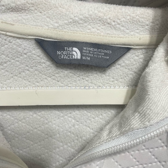 Woman’s White North face jacket size Med. - Picture 2 of 2
